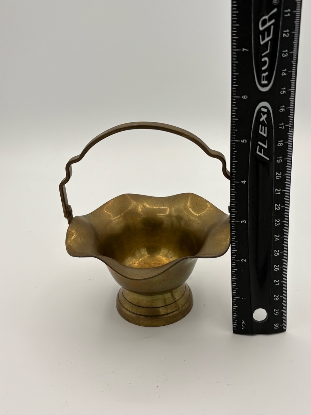 Vtg Interpur Solid Brass Ruffle Scalloped Edge Basket Bowl w/ Swivel Handle 5.5”